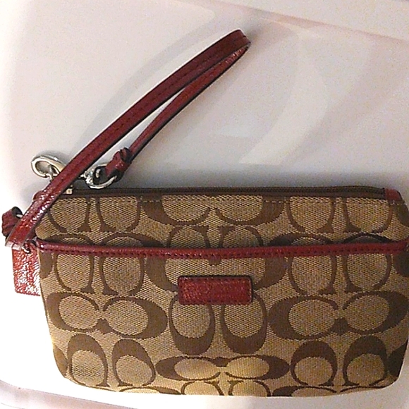 New COACH Park Signature Medium Clutch Wristlet ~True Red~ - Picture 13 of 16